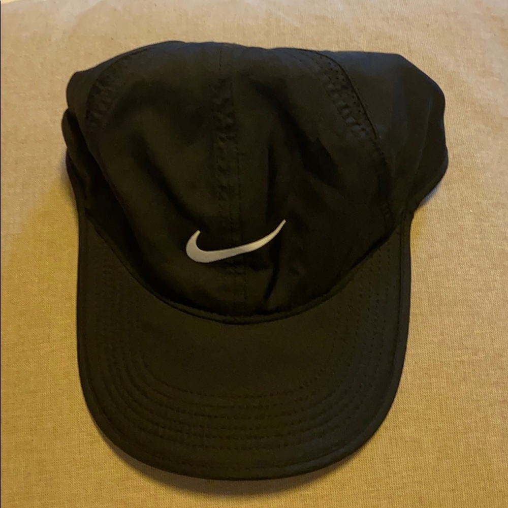 Two Woman’s Running Hats. In Great Condition! View 3